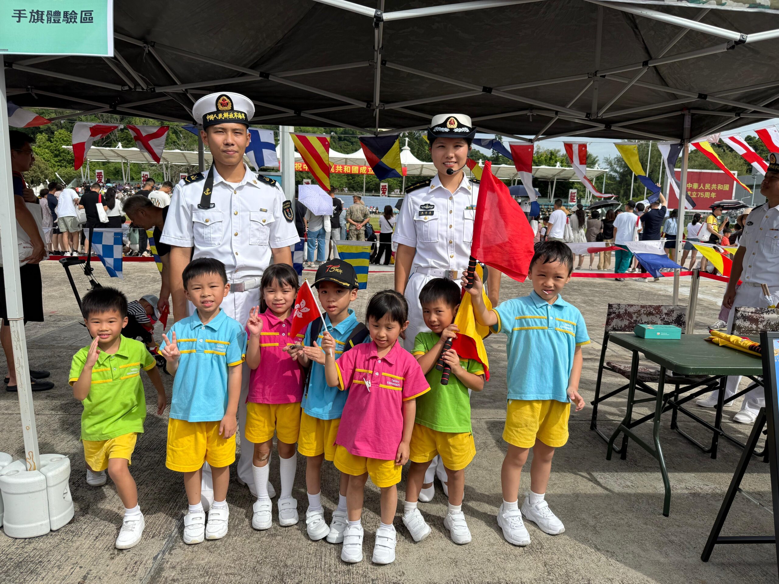 參觀昂船洲駐港解放軍部隊開放活動